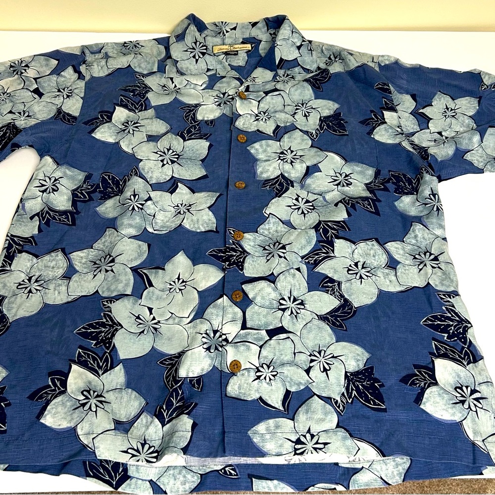 Tommy Bahama men’s short sleeve size Medium